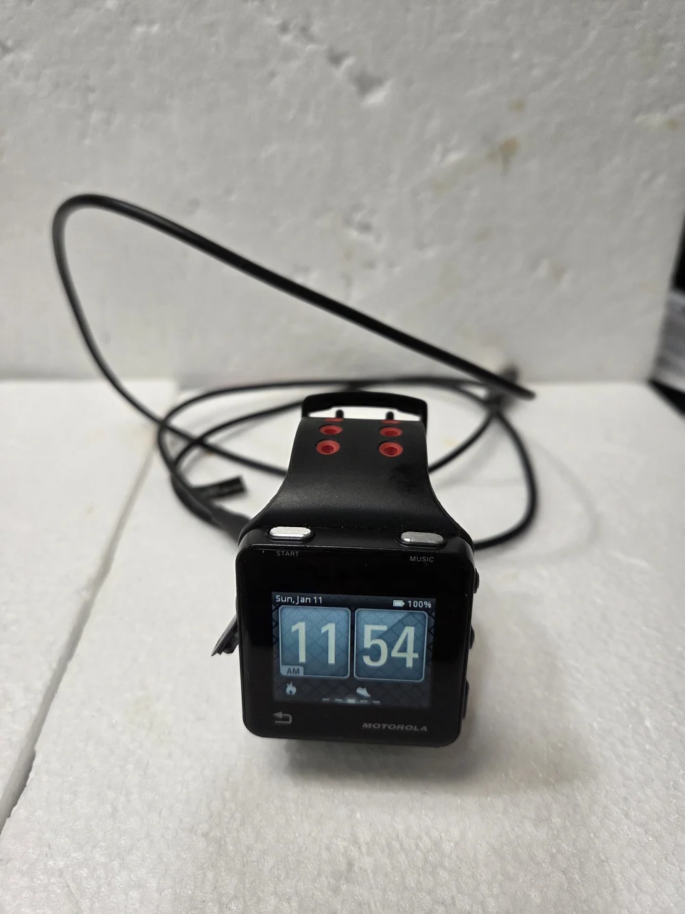 Motorola MOTOACTV 8GB    GPS SPIRTS WATCH + MPV3